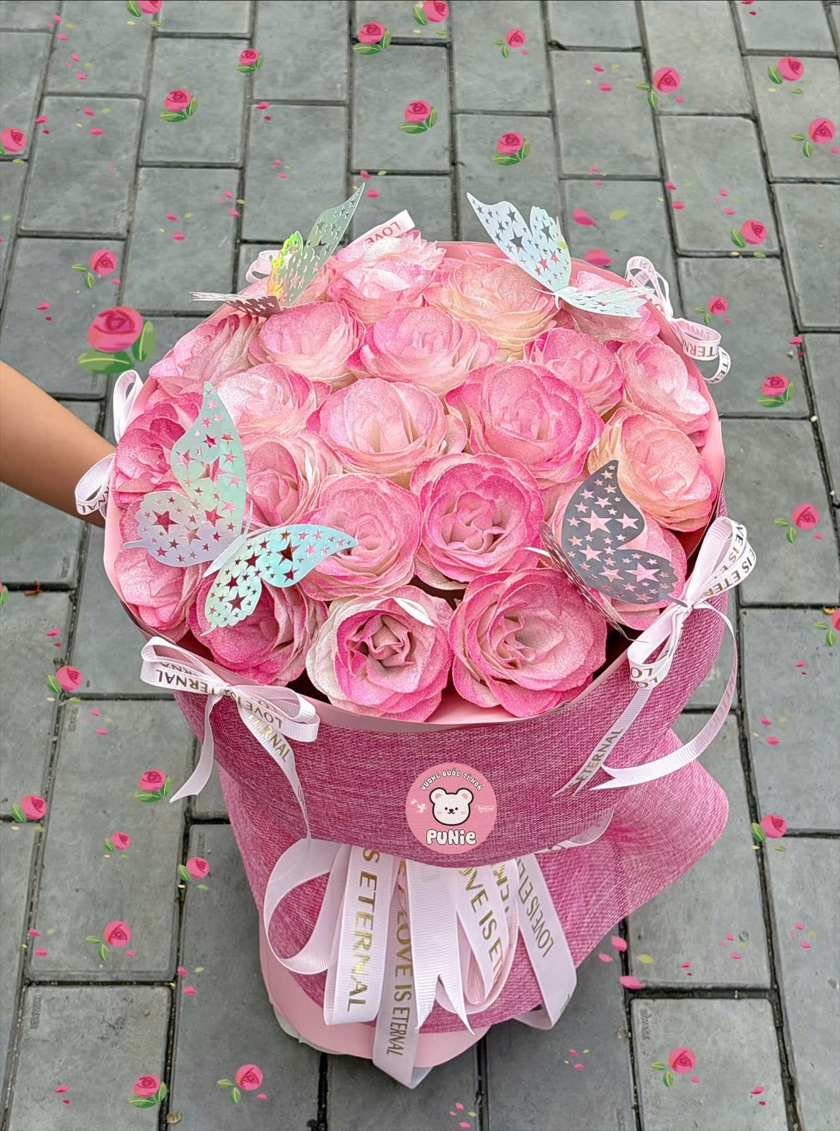 BÓ HOA NHŨ HỒNG BƯỚM