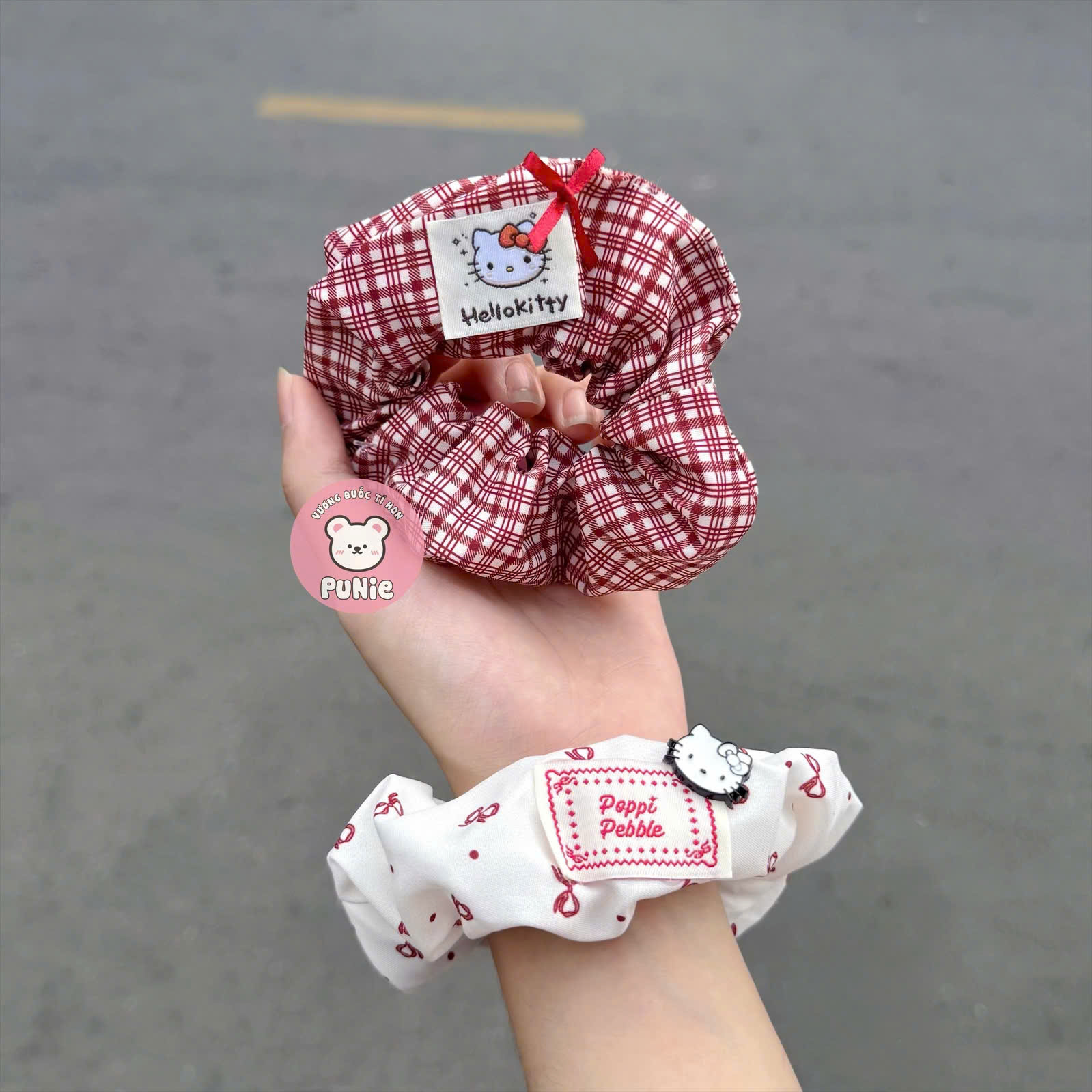 CỘT VẢI TRẮNG CARO KITTY ĐỎ