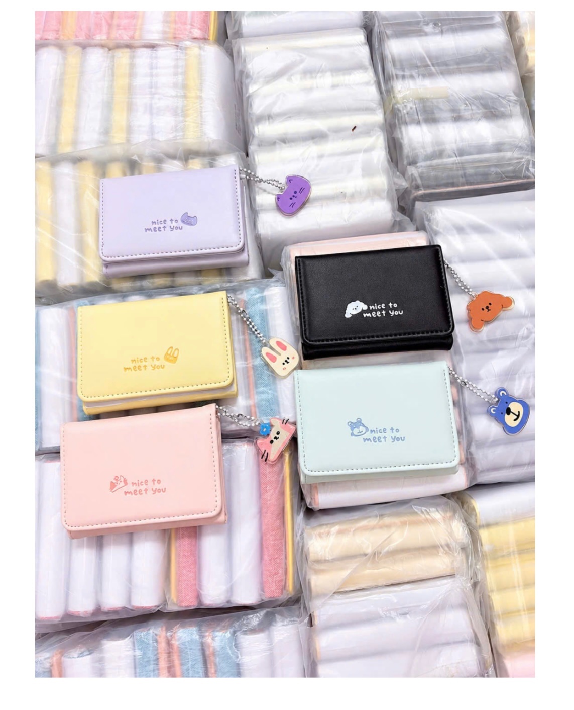 VÍ GẤP CẦM TAY CHARM GẤU CUTE