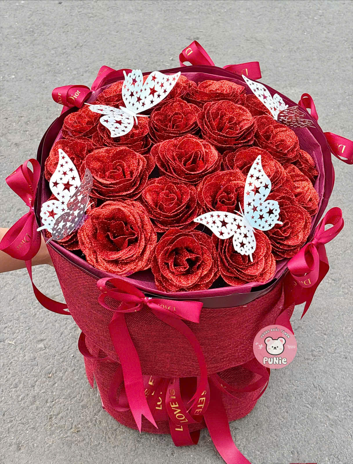 BÓ HOA HỒNG NHŨ ĐỎ BƯỚM
