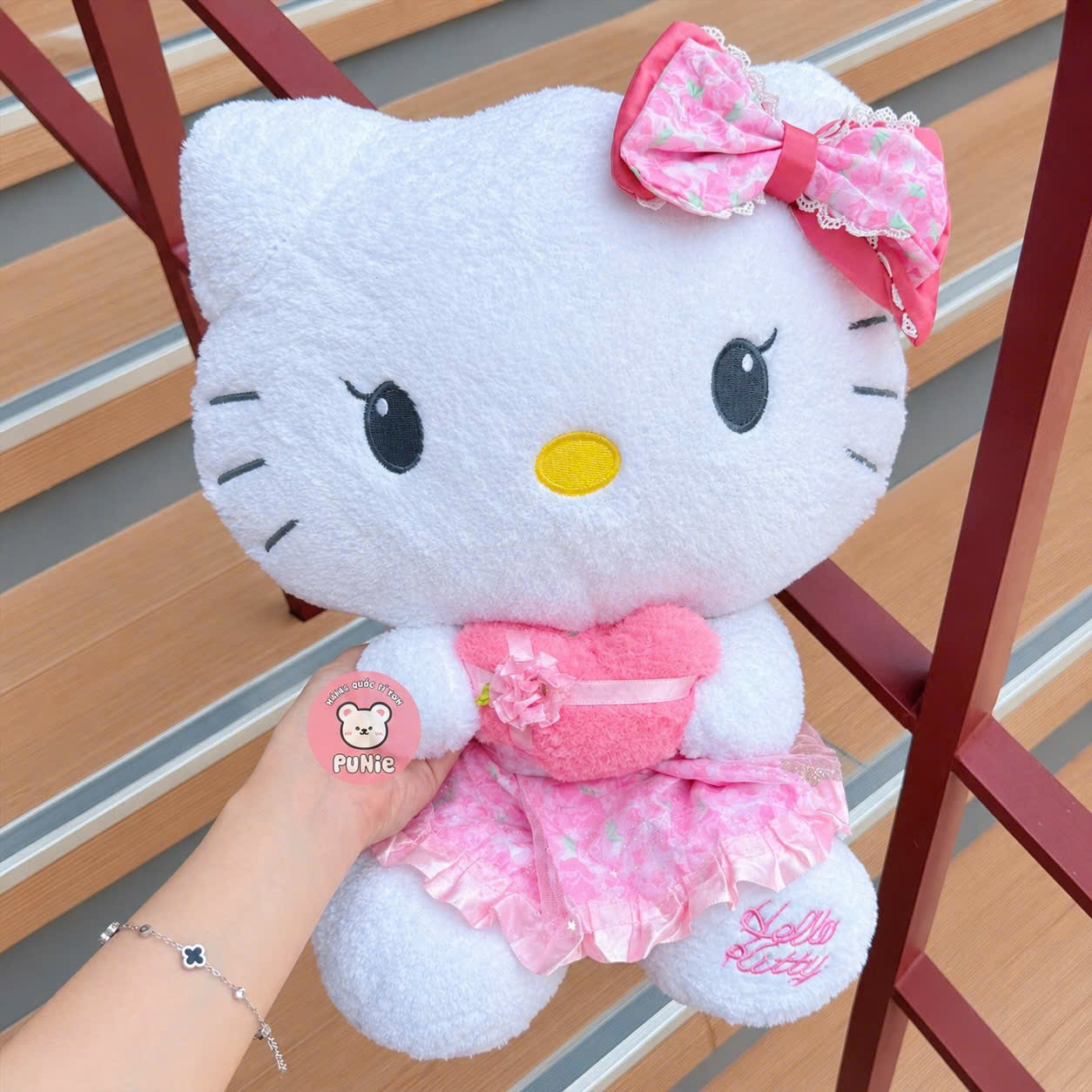KITTY VÁY HỒNG NƠ ÔM TIM
