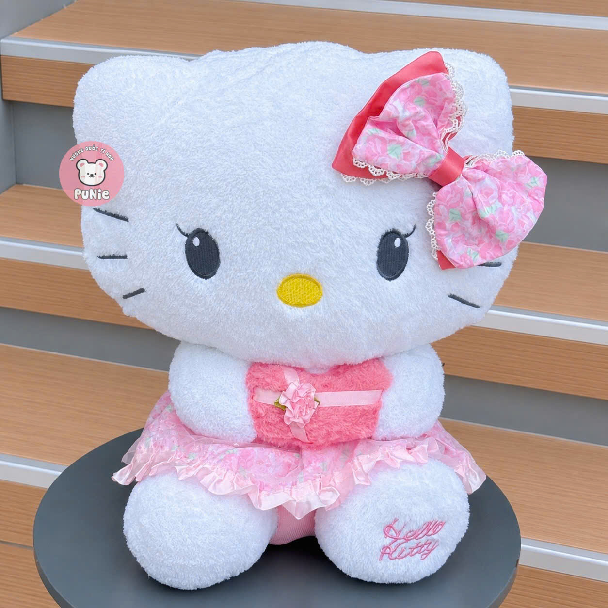 KITTY VÁY HỒNG NƠ ÔM TIM
