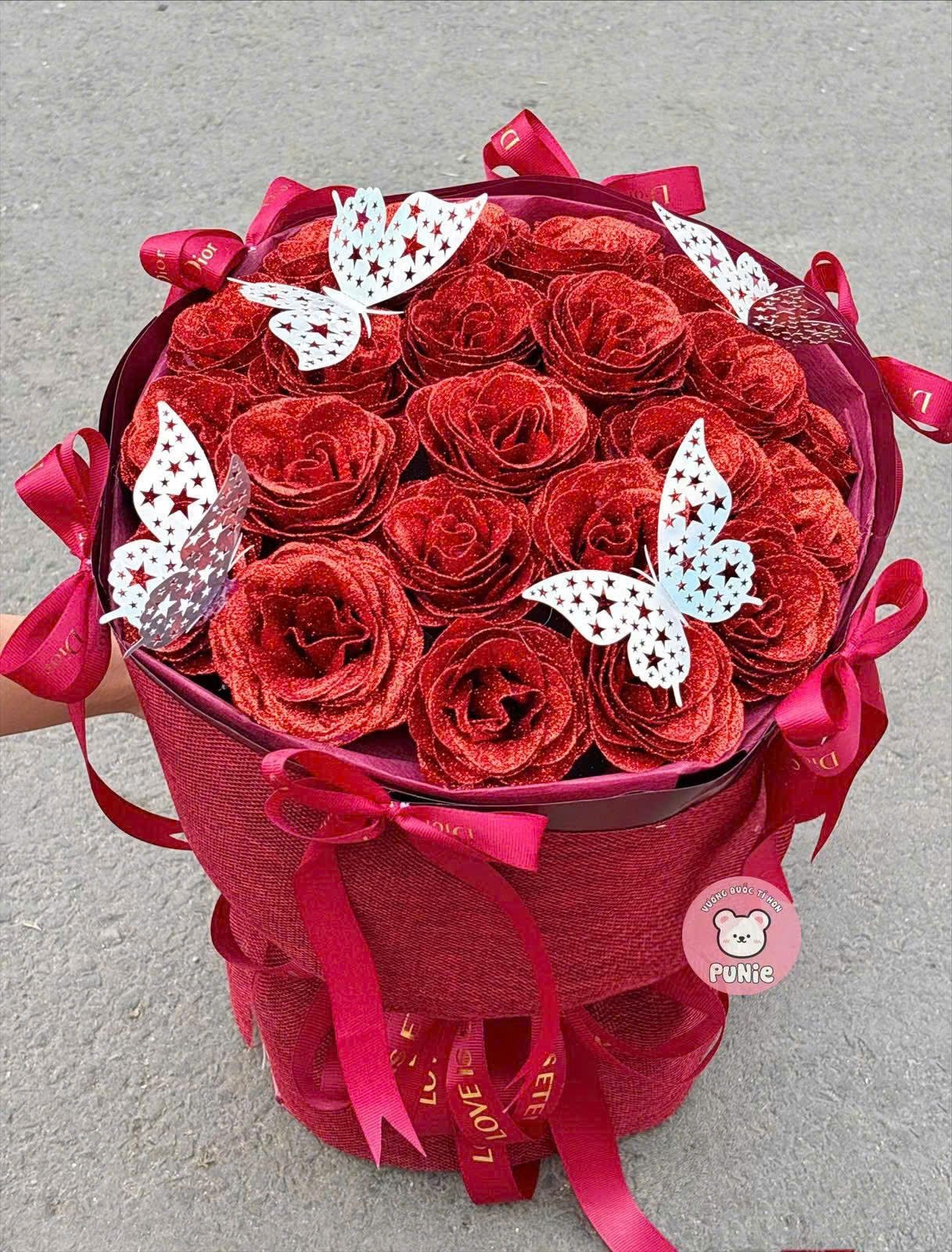 BÓ HOA HỒNG NHŨ ĐỎ BƯỚM