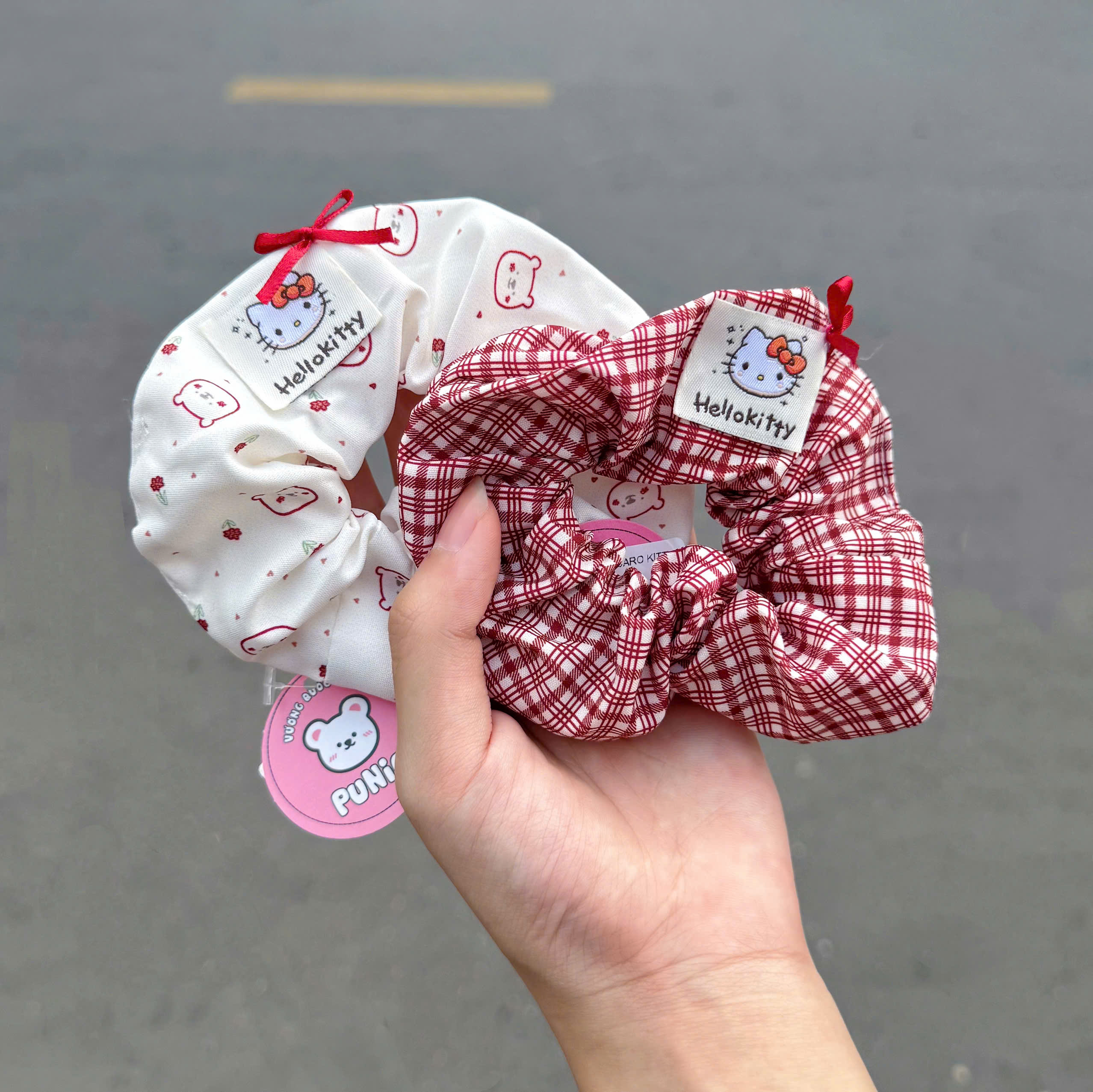 CỘT VẢI TRẮNG CARO KITTY ĐỎ
