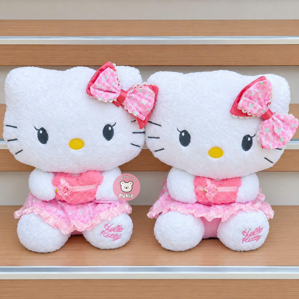 KITTY VÁY HỒNG NƠ ÔM TIM