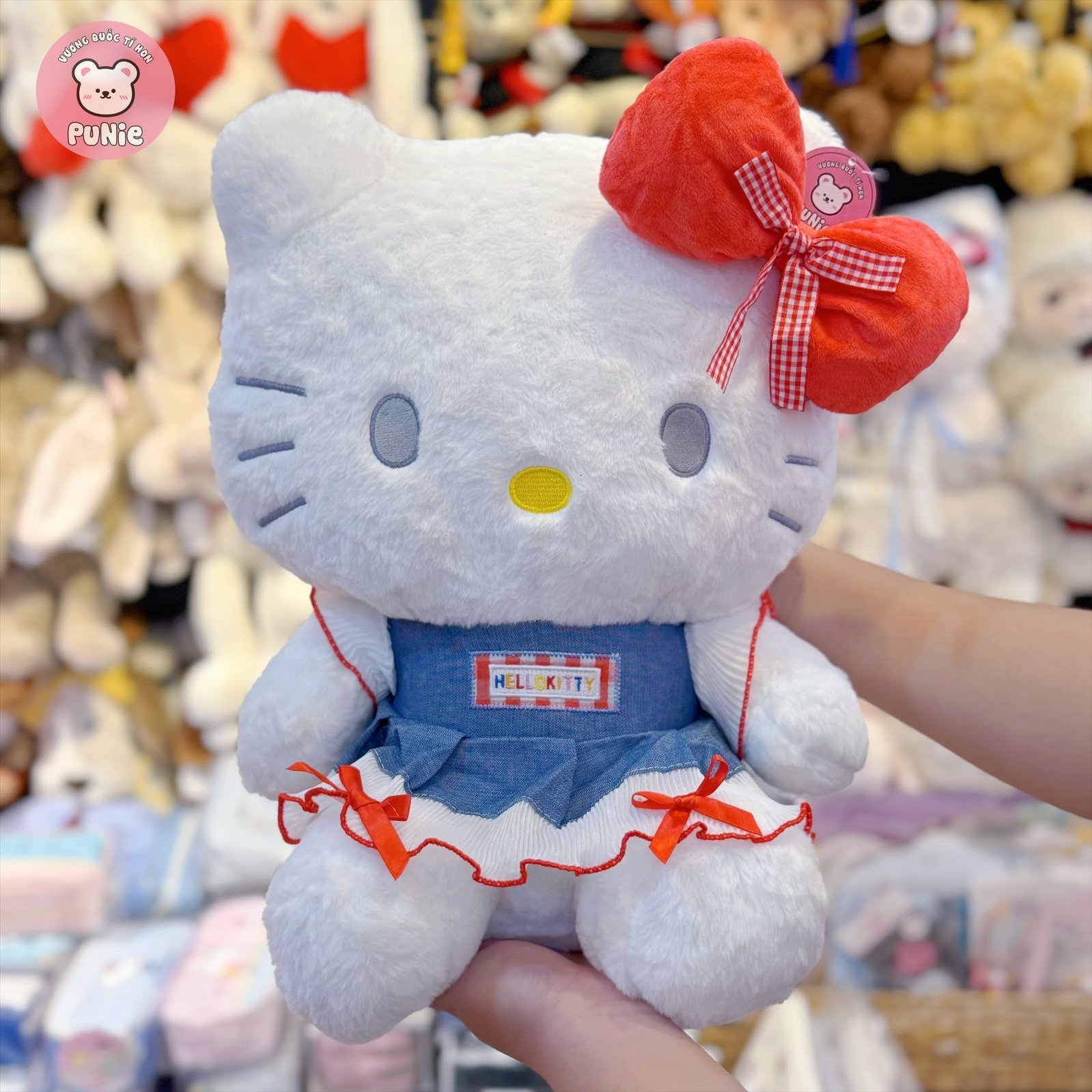 HELLO KITTY VÁY JEAN VIỀN NƠ ĐỎ